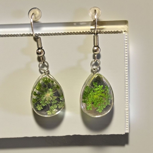 Fashion Jewelry Green Botanical Drop Earrings (New) - Picture 2 of 3